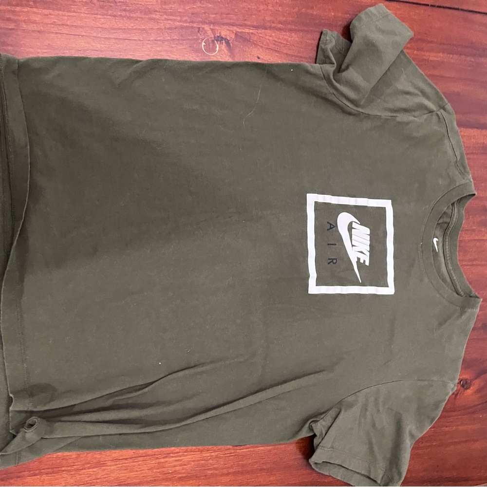 Nike Men's Olive Green T-Shirt
